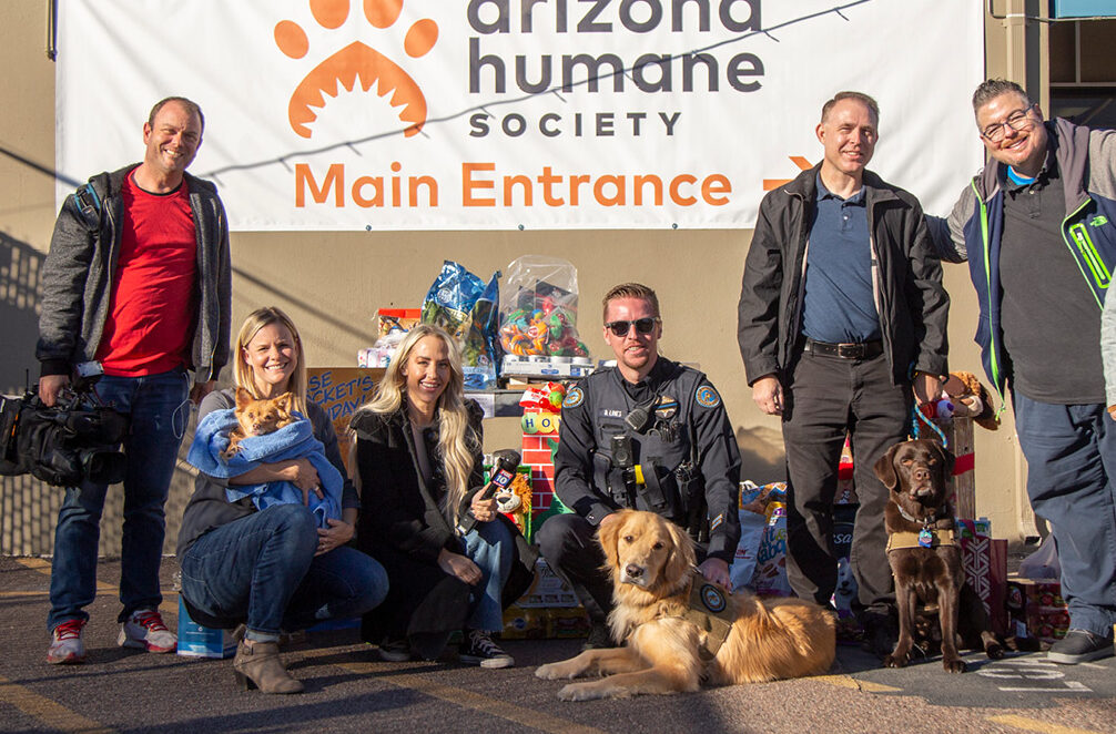 AHS Staff with Scottsdale Police, Chase, and Rocket